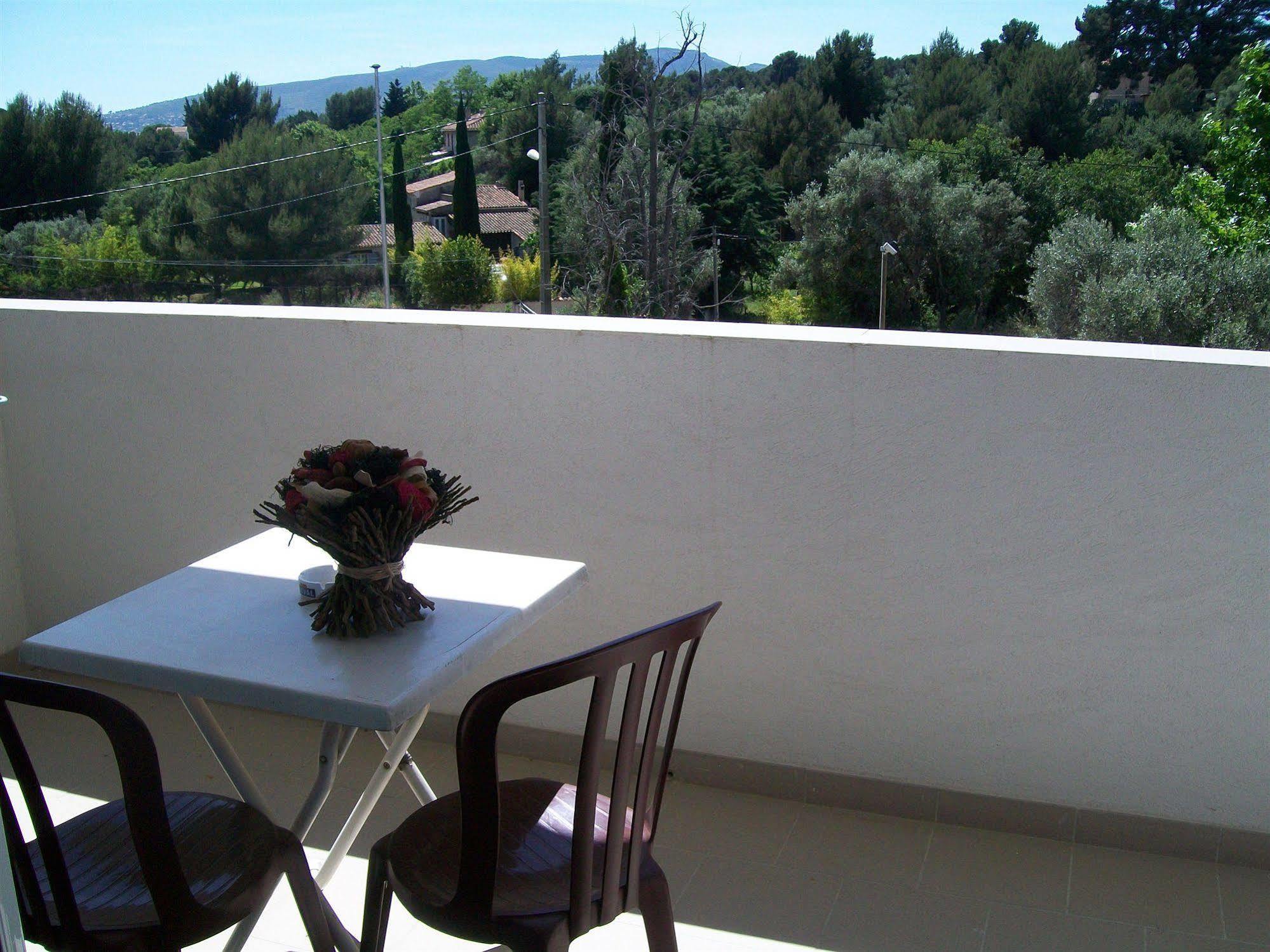 Saint Esteve Appart Hotel La Ciotat Bagian luar foto
